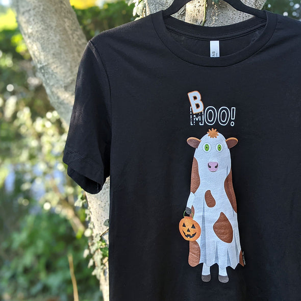 "Trick or Treat" MOO BOO Cow in Ghost Costume Halloween Unisex T-Shirt