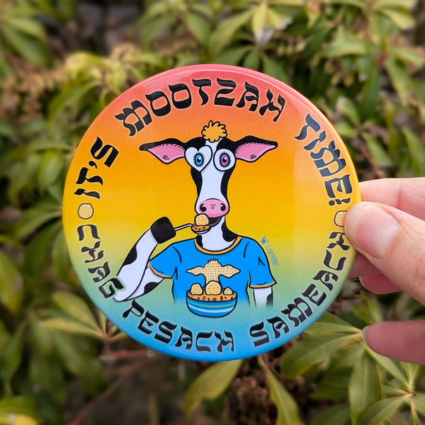 "It's MOOtzah time!" Funny Passover Fridge Magnet, Large Round Judaica Magnet